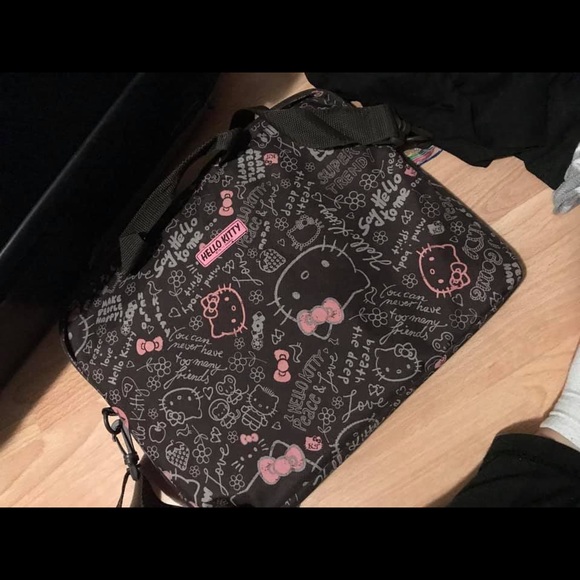 Hello Kitty Wallets and Bags 10$ each - Picture 7 of 7